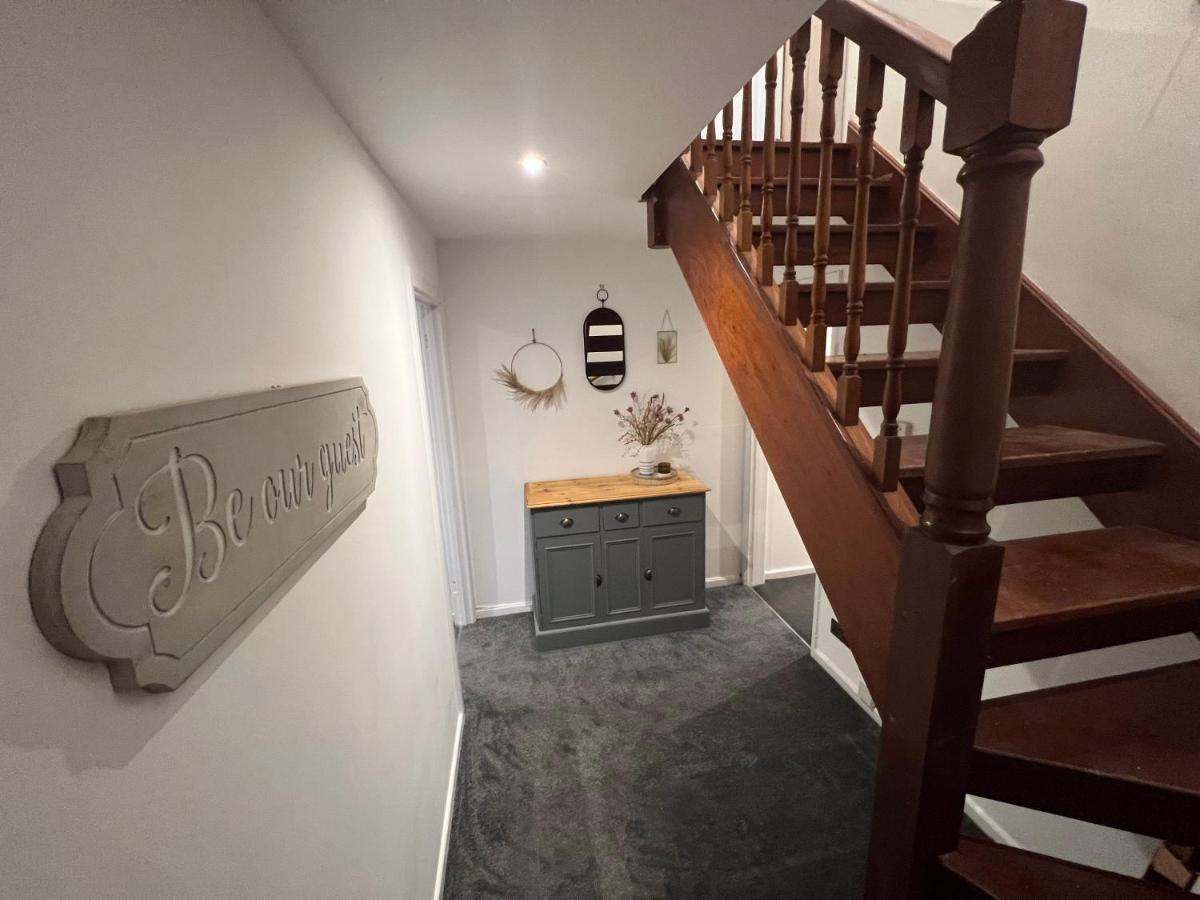House Sleeps 8. 2Bedrooms & Sofa Beds In Sitting Room 바스 외부 사진