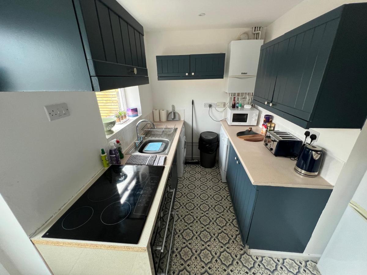 House Sleeps 8. 2Bedrooms & Sofa Beds In Sitting Room 바스 외부 사진